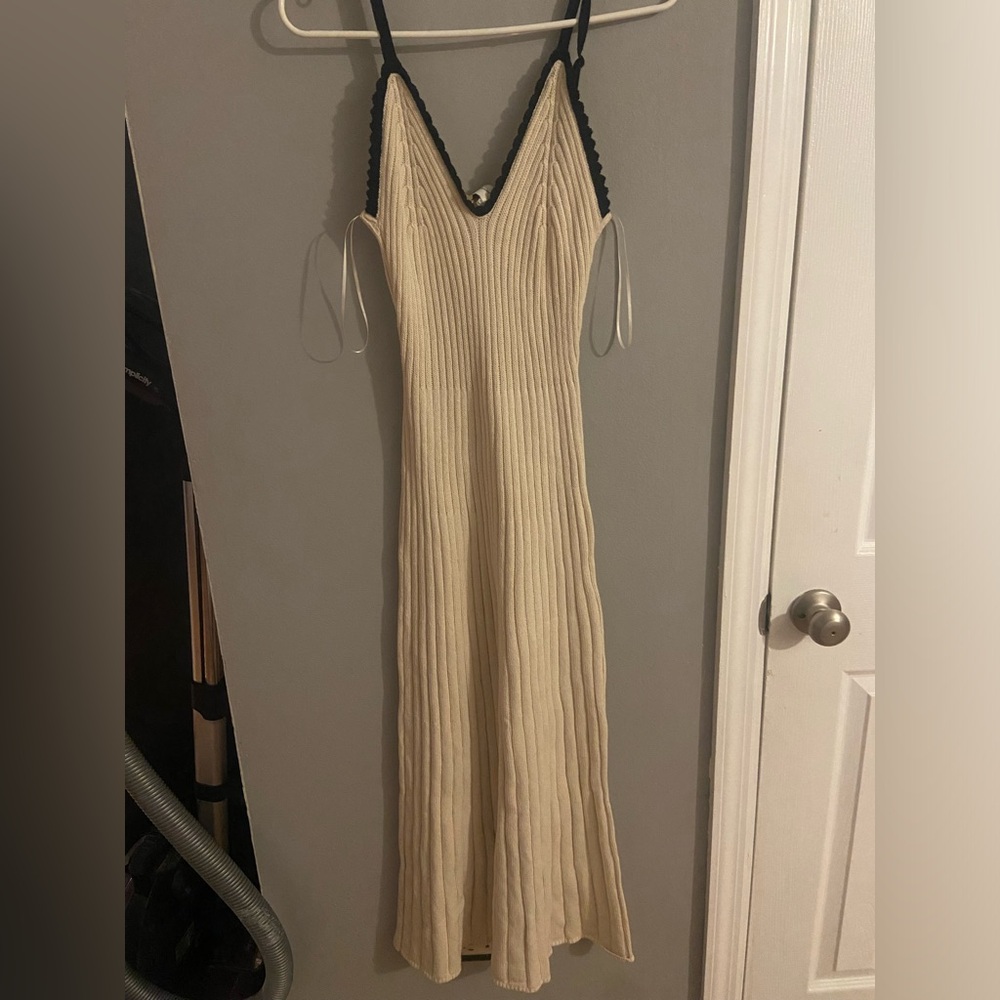 Elegant Cream Sleeveless Dress